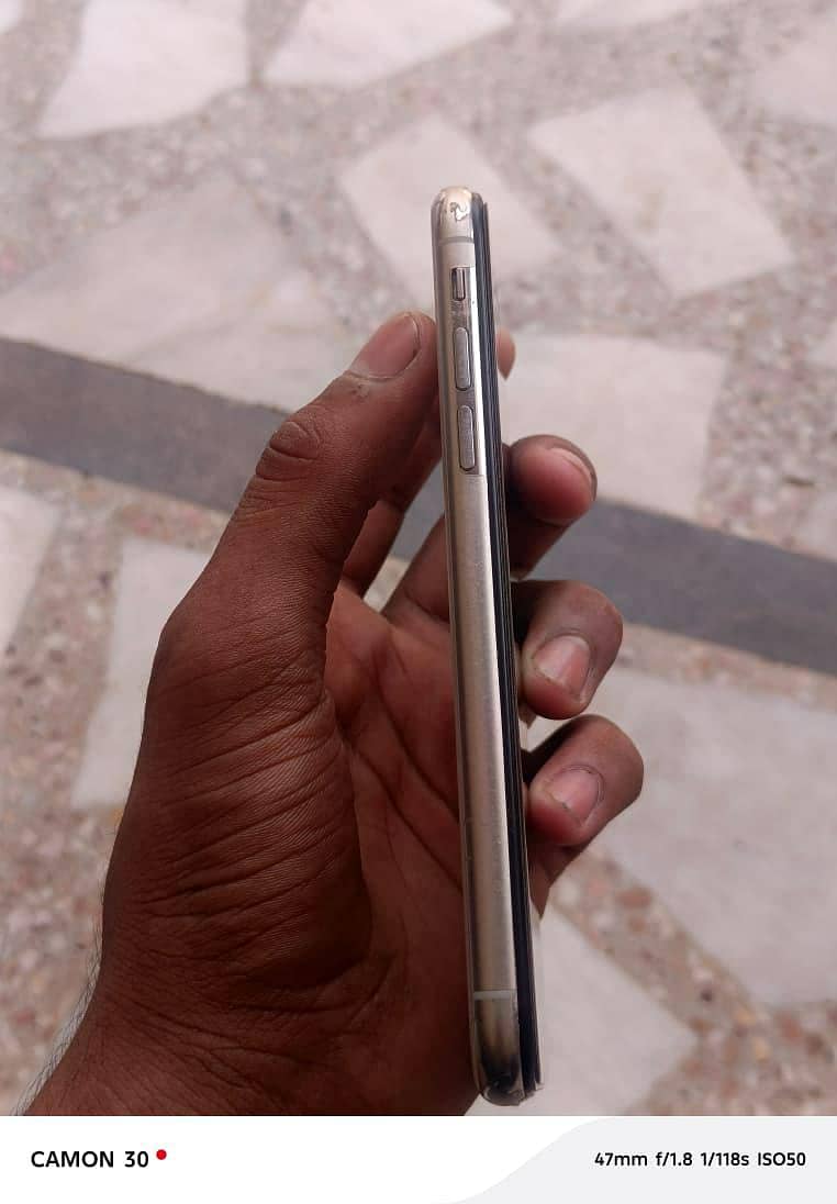 Apple iPhone X 3