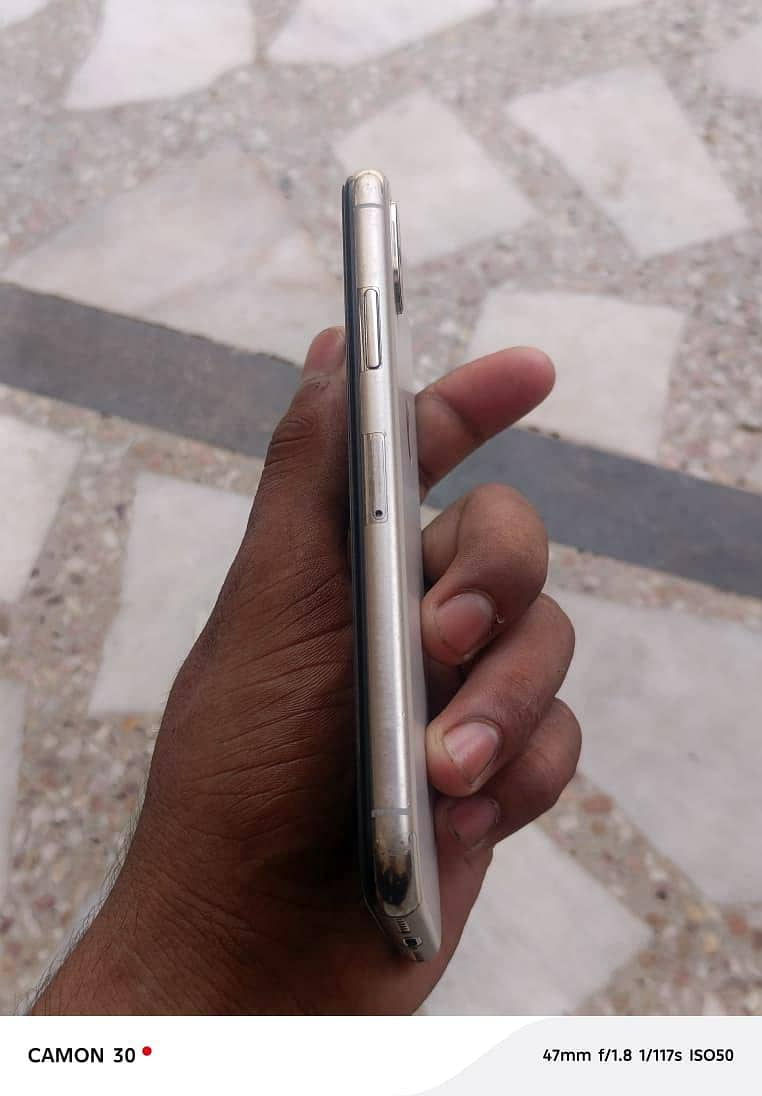 Apple iPhone X 4