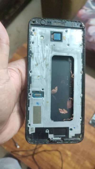 Samsung Mobile J7 Plus apta official sirf panel dalne wala ha