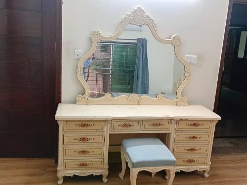 bed with side tables and dressing table 1