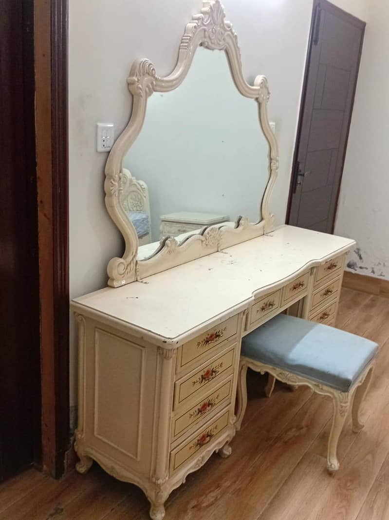bed with side tables and dressing table 2