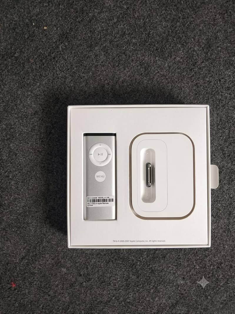 Apple Universal Dock with Remote & Adapters 2