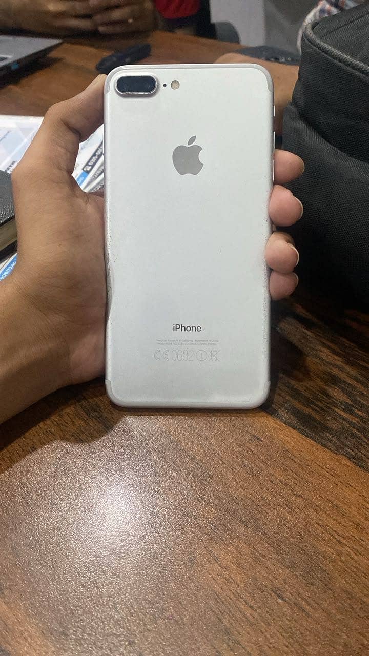 Apple iPhone 7 Plus 2