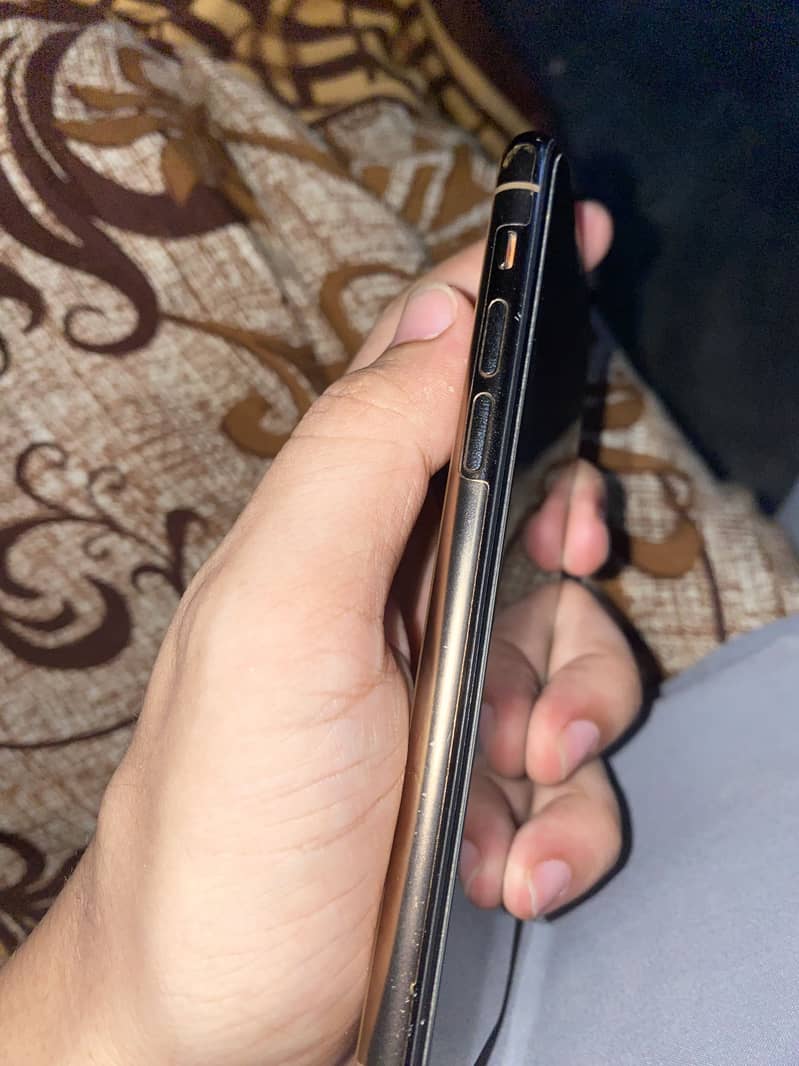 Apple iPhone 11 Pro 1