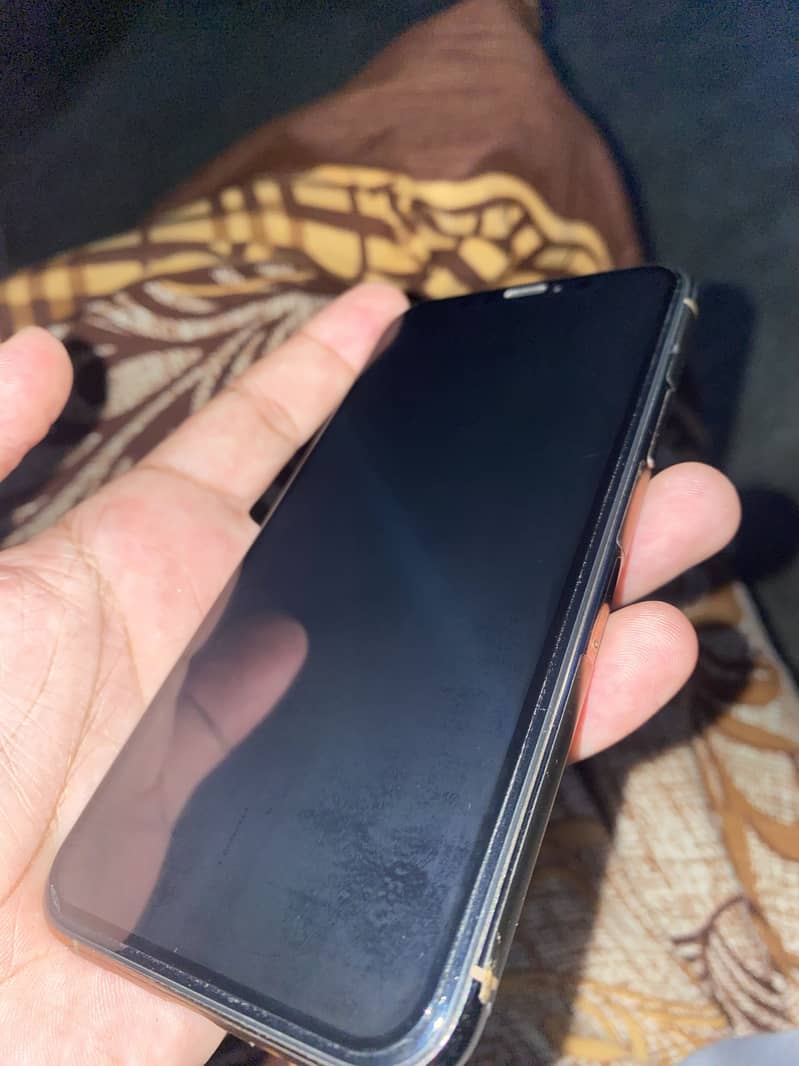 Apple iPhone 11 Pro 4