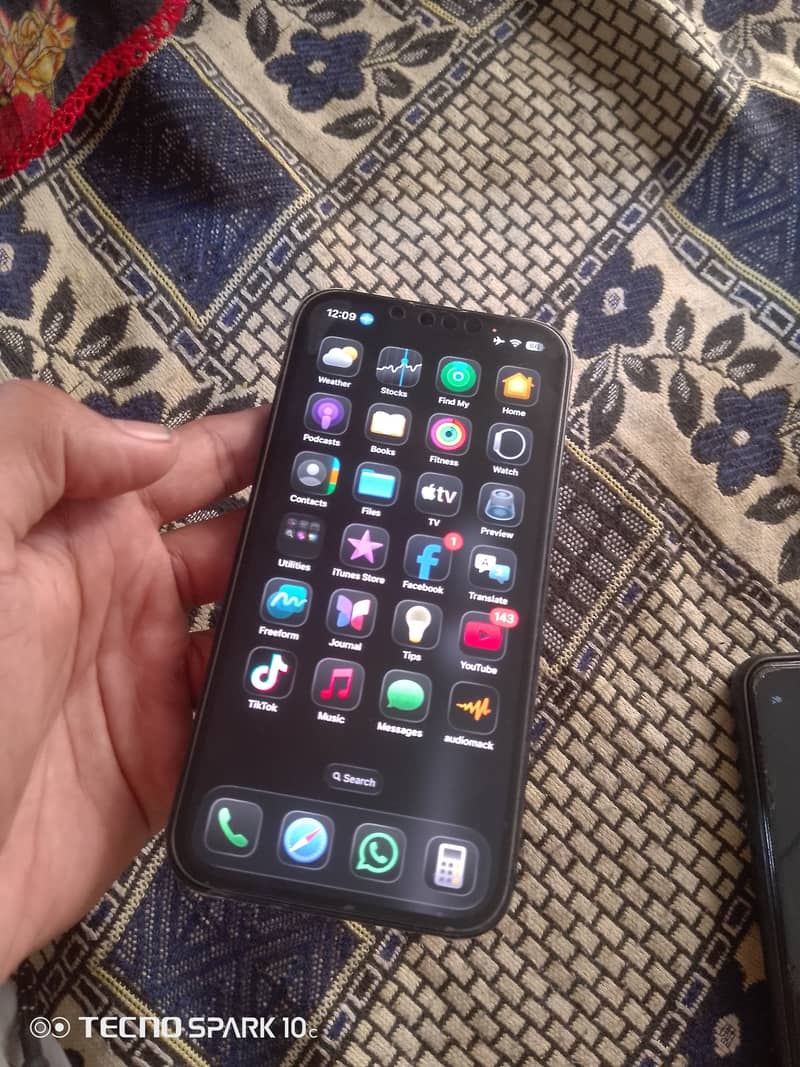 Apple iPhone 13 1