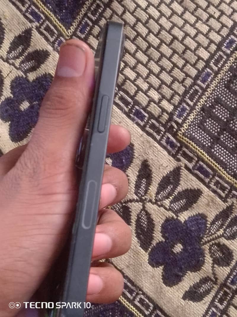 Apple iPhone 13 4