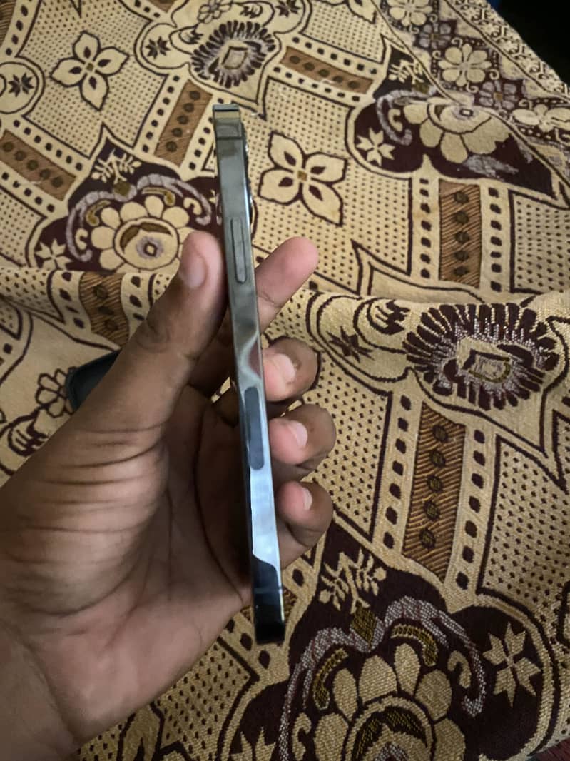 Apple iPhone 12 Pro 1