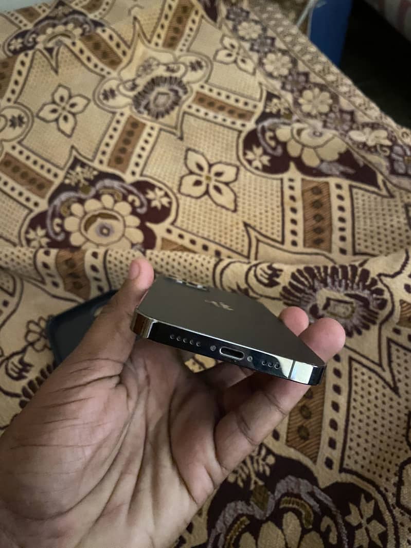 Apple iPhone 12 Pro 2