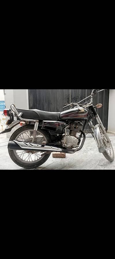 Honda CG 125 2015 model in black with pack engine
