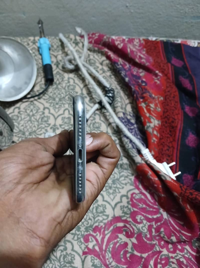 Apple iPhone X 3
