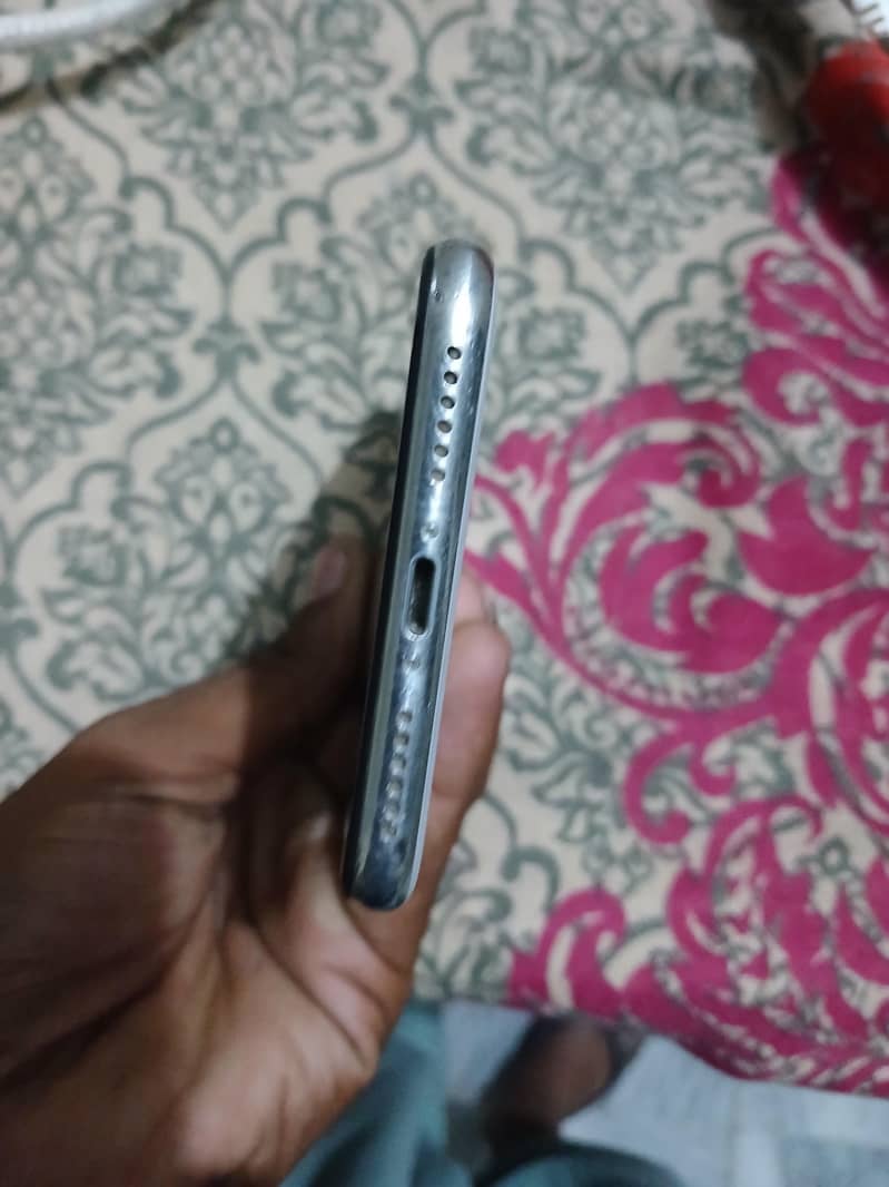 Apple iPhone X 4