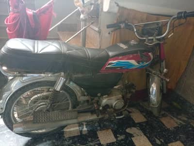 Urgent sale metro 70 Only 30000 with new tyres new rim