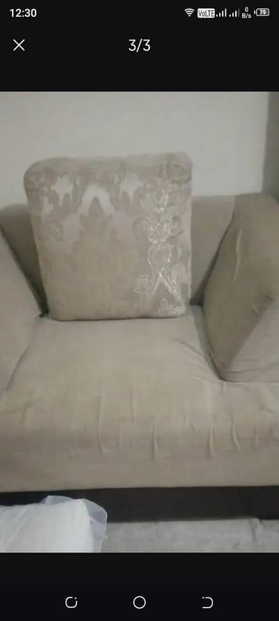 sofa set with cusions