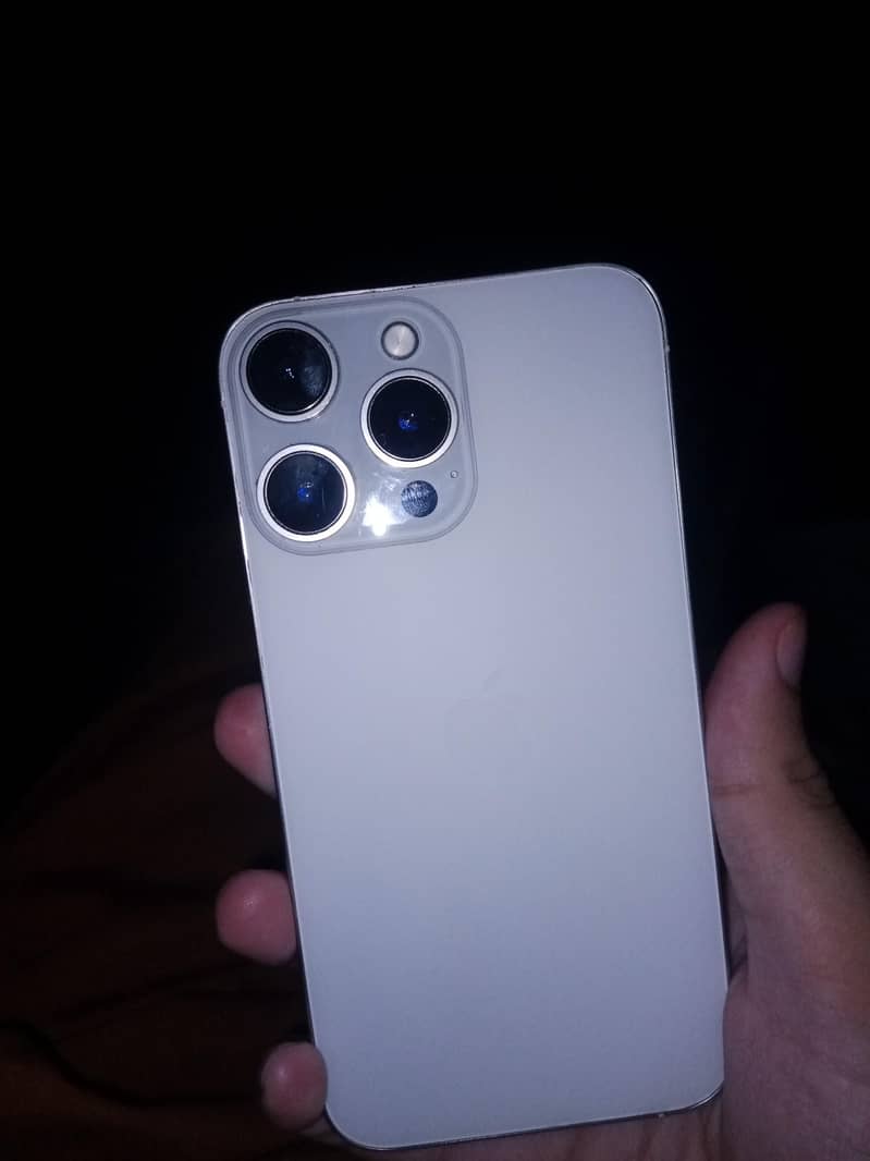 Apple iPhone 13 Pro Max 4