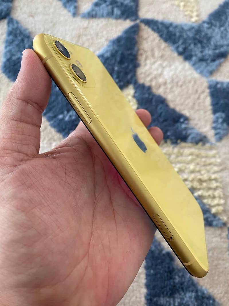 Apple iPhone 11 4