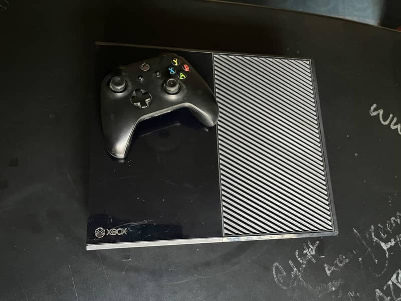 xbox one with controller 1