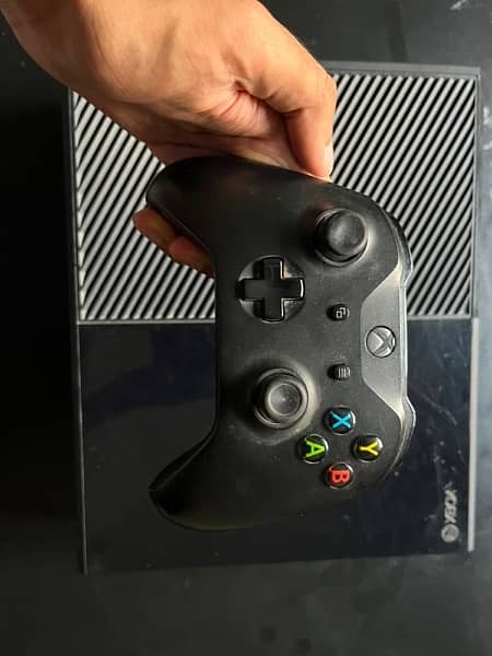 xbox one with controller 6