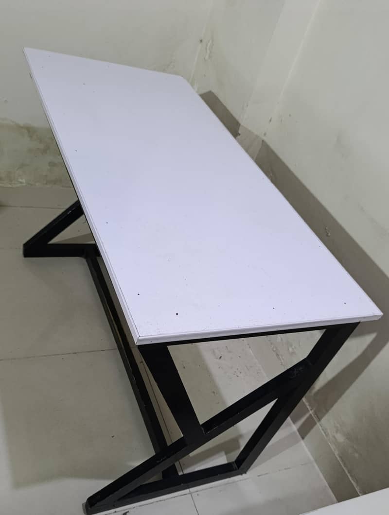 Computer Table 0