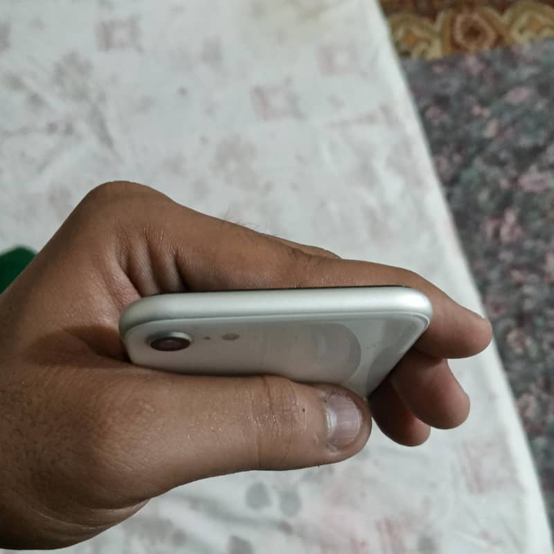 Apple iPhone SE 3