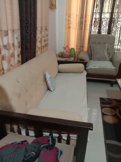 5 seater 2 sofas with a single bed