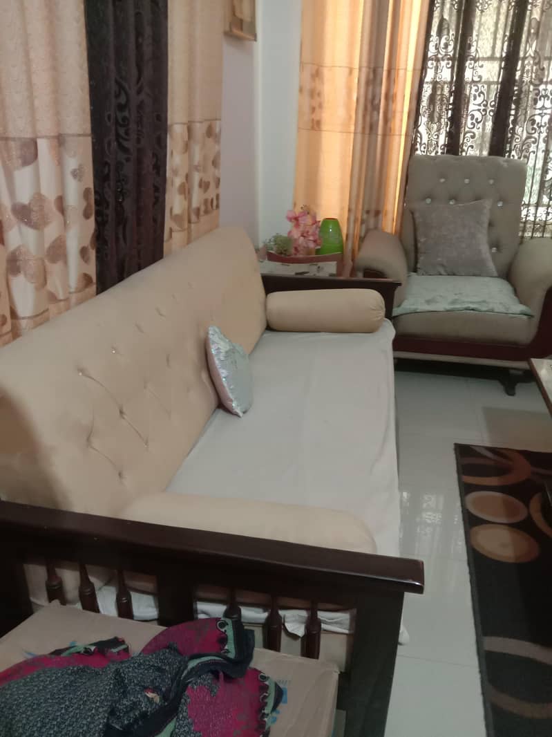 5 seater 2 sofas with a single bed 0