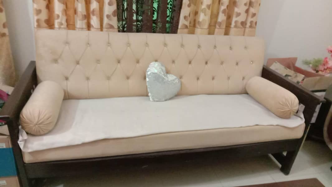 5 seater 2 sofas with a single bed 1