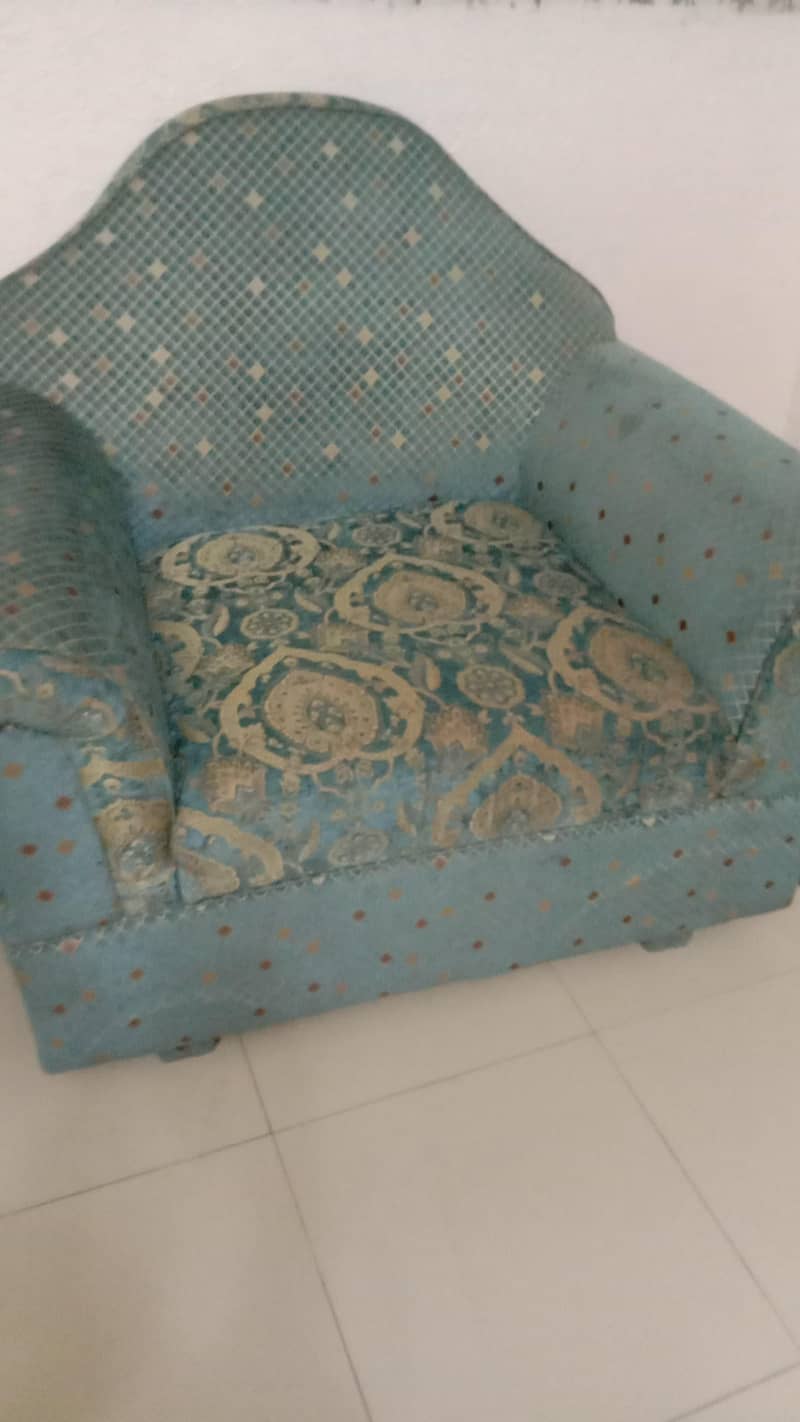 5 seater 2 sofas with a single bed 5