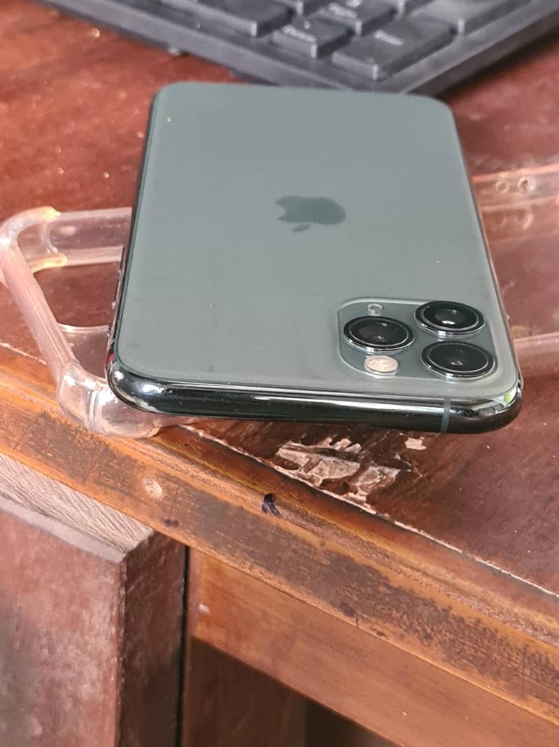 Apple iPhone 11 Pro 4