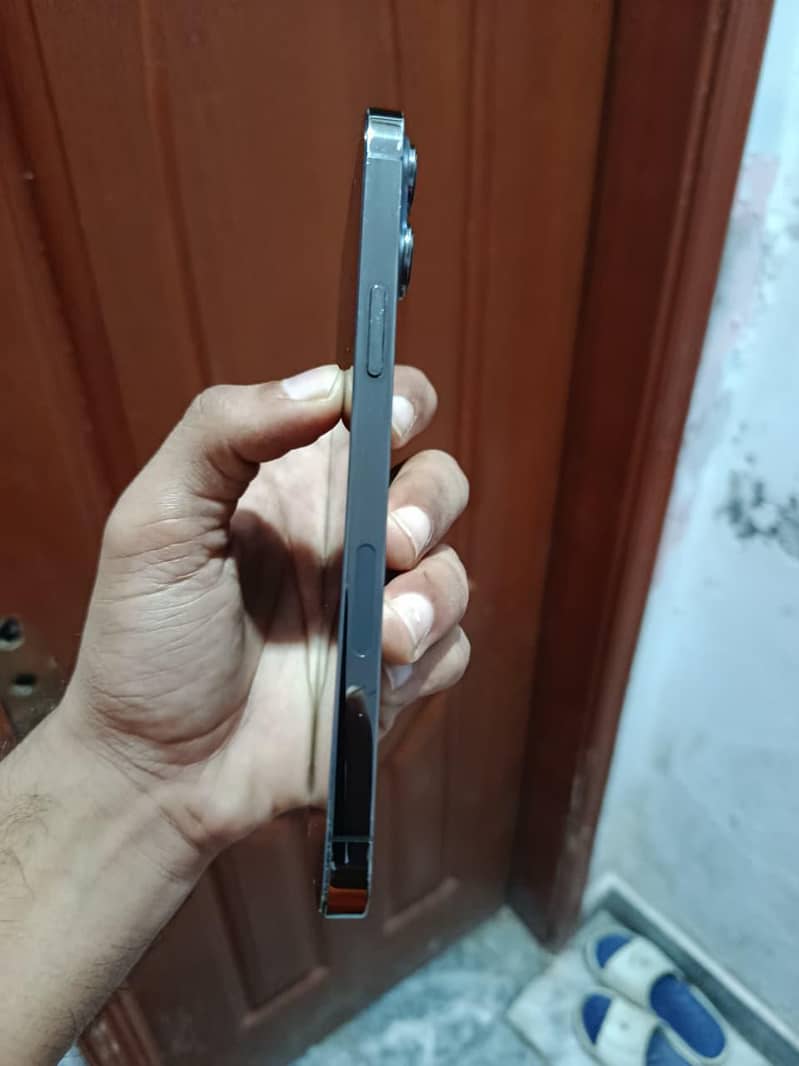 Apple iPhone 13 Pro Max 4