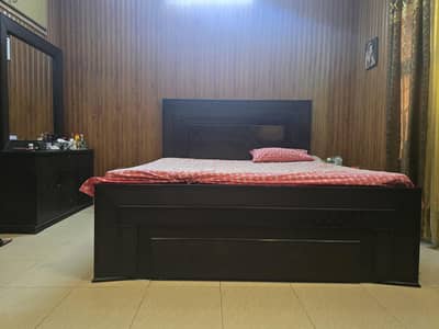 Bed set only 3 months used