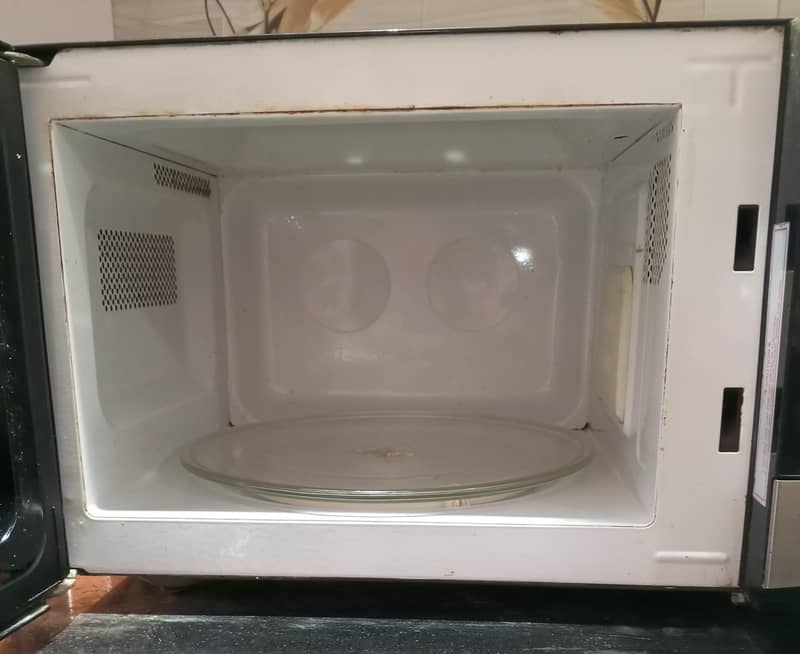 Daewoo microwave small 2