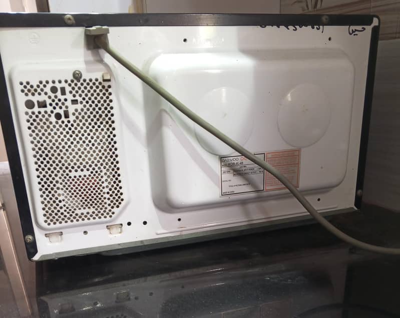 Daewoo microwave small 3