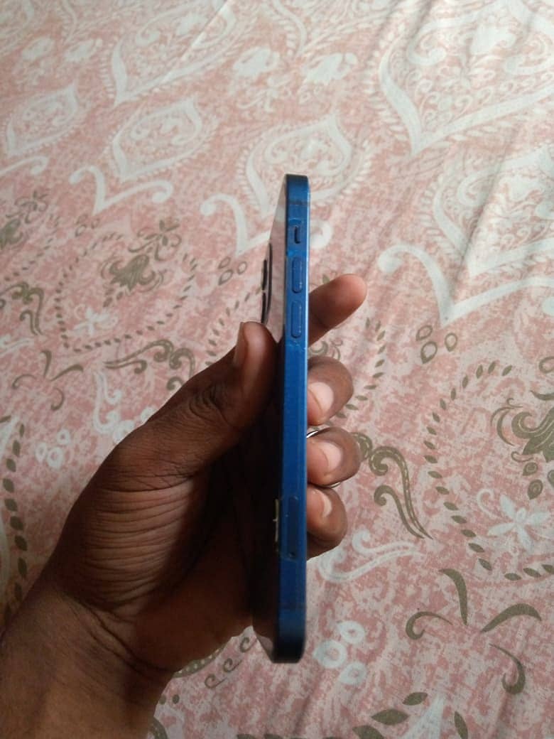Apple iPhone 12 3
