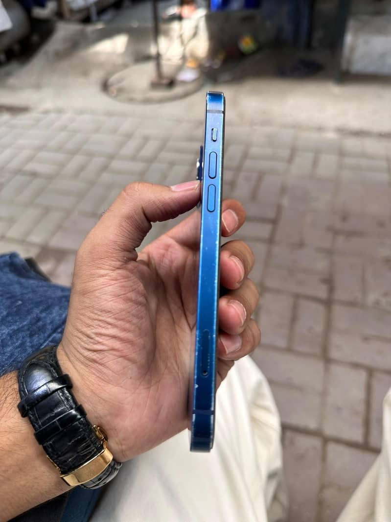 Apple iPhone 12 3