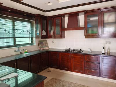 10 marla double kitchen house for rent