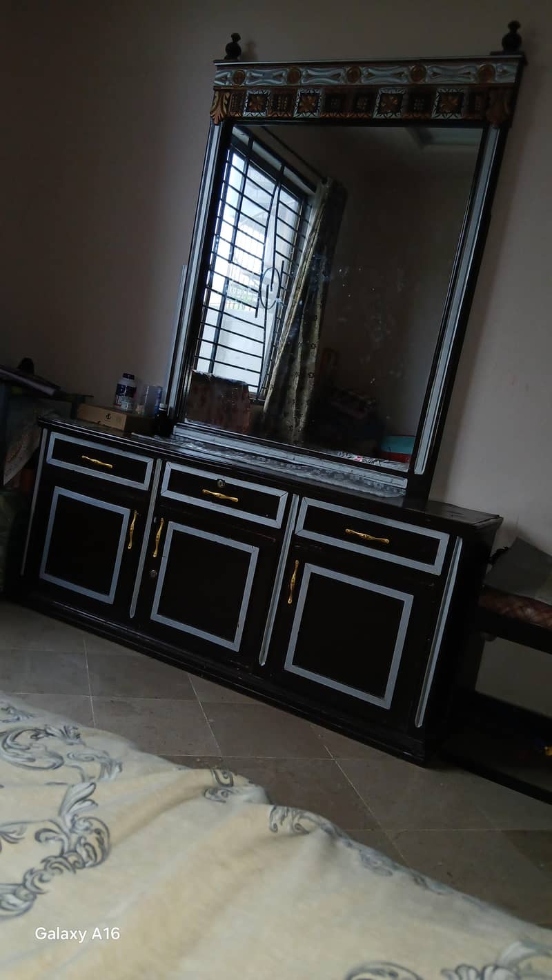 dressing table 0
