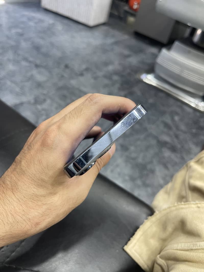 Apple iPhone 13 Pro 4