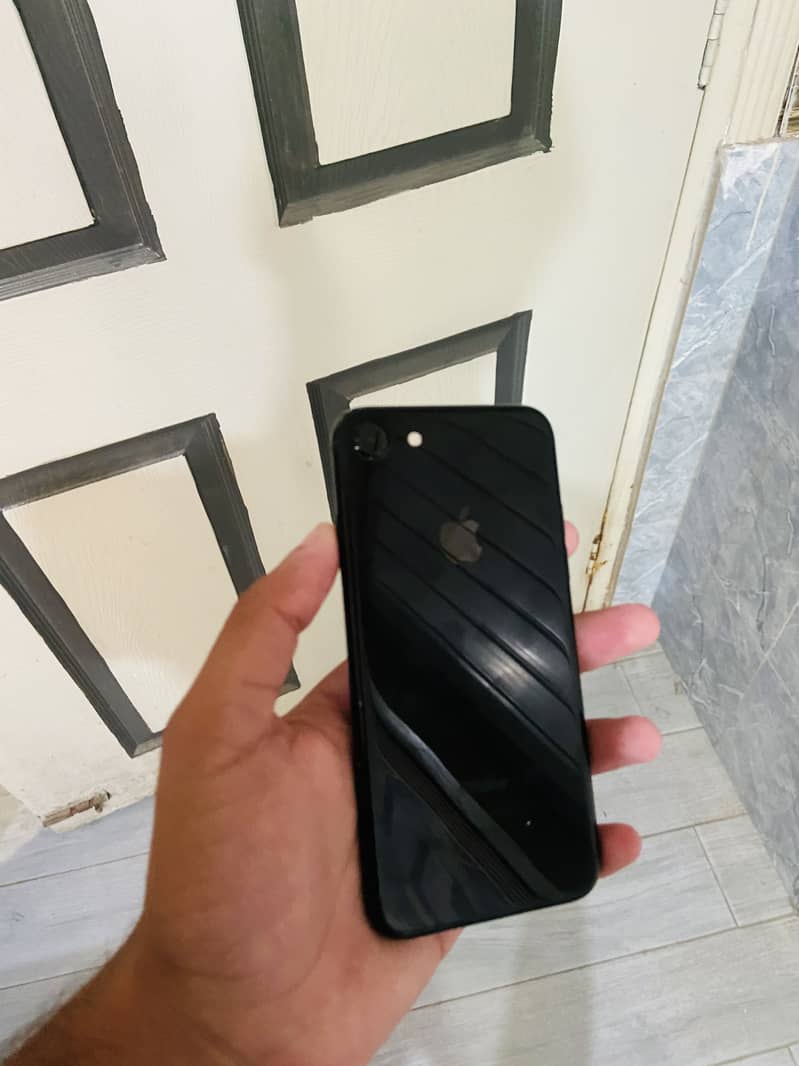 Apple iPhone 7 0