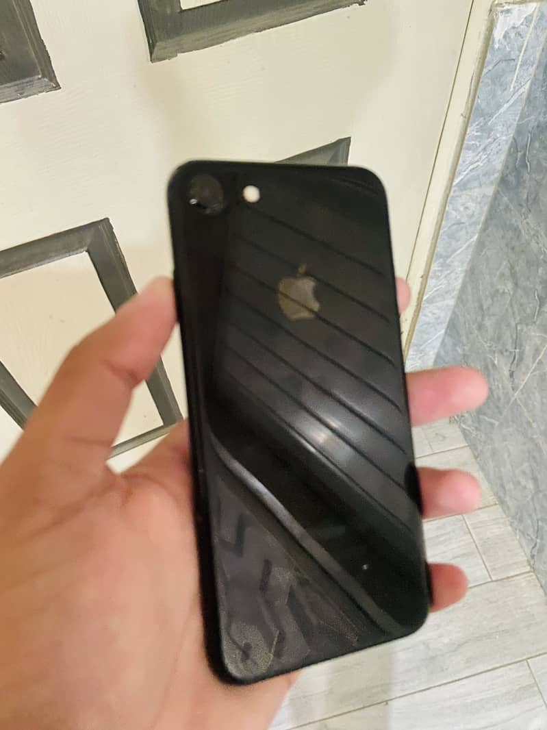 Apple iPhone 7 1