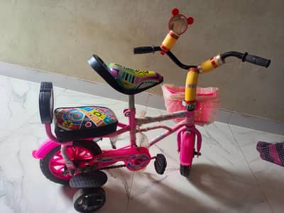 Cycle sell for 3 to 5 years kid n baby just like new.
