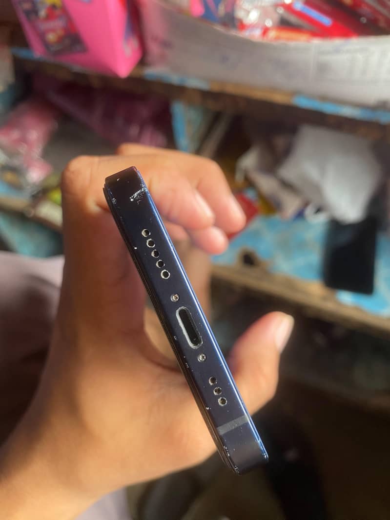 Apple iPhone 12 3