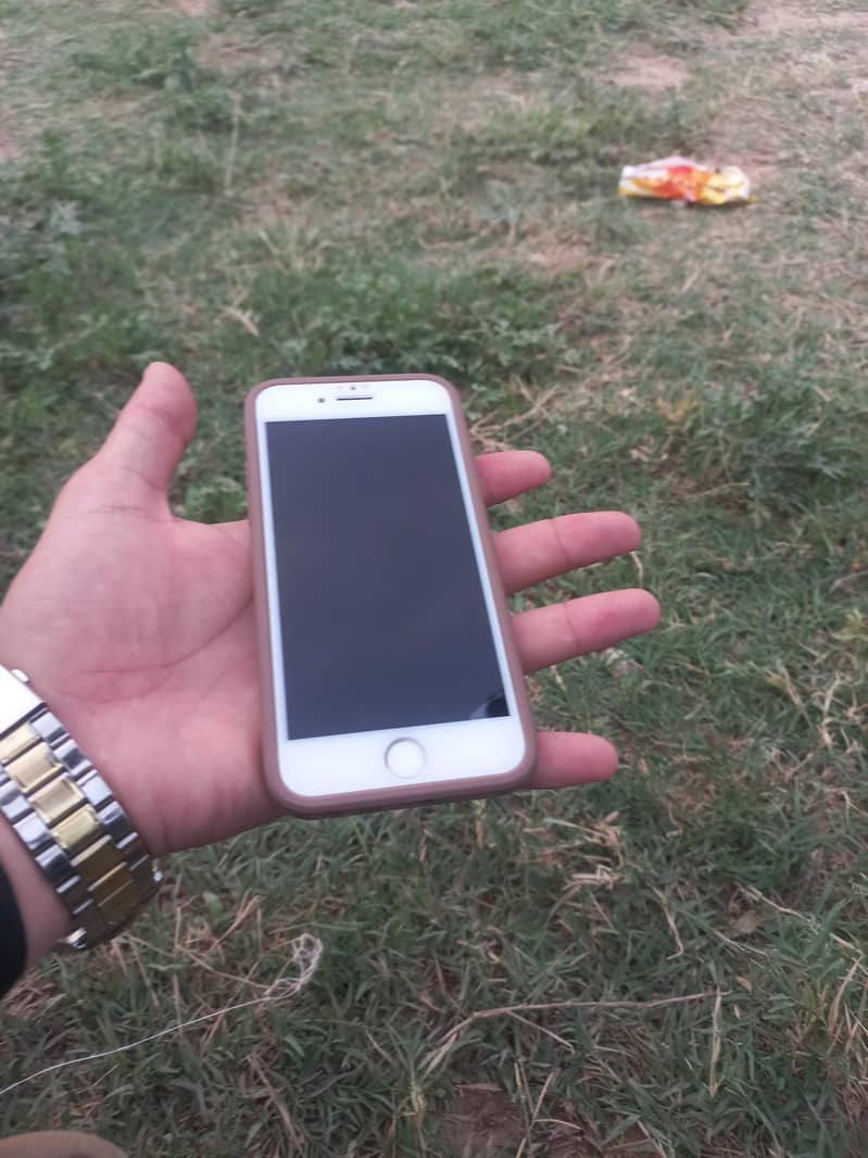 Apple iPhone 7 0