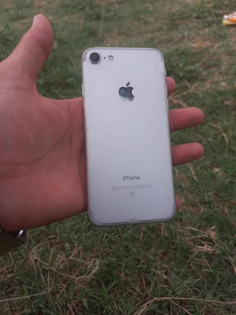 Apple iPhone 7 2