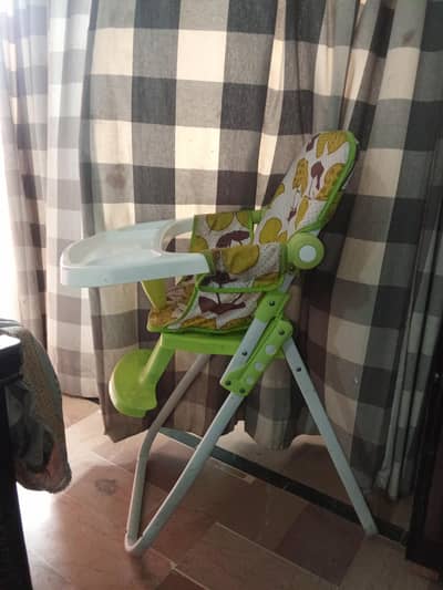 Baby feeding chair