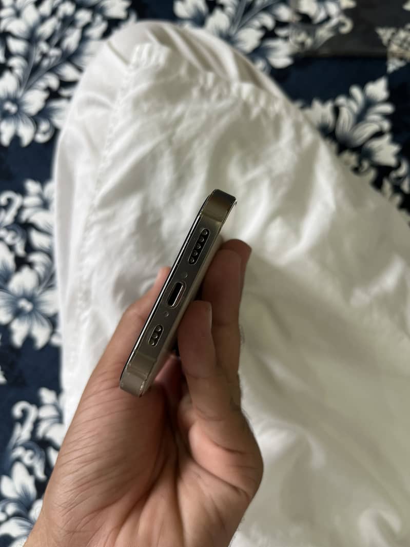 Apple iPhone 14 Pro 2