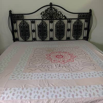 bed+ mattresses with dressing table