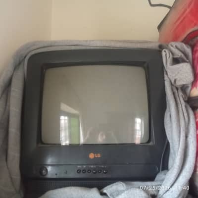 bilkul new condition hy l. g original