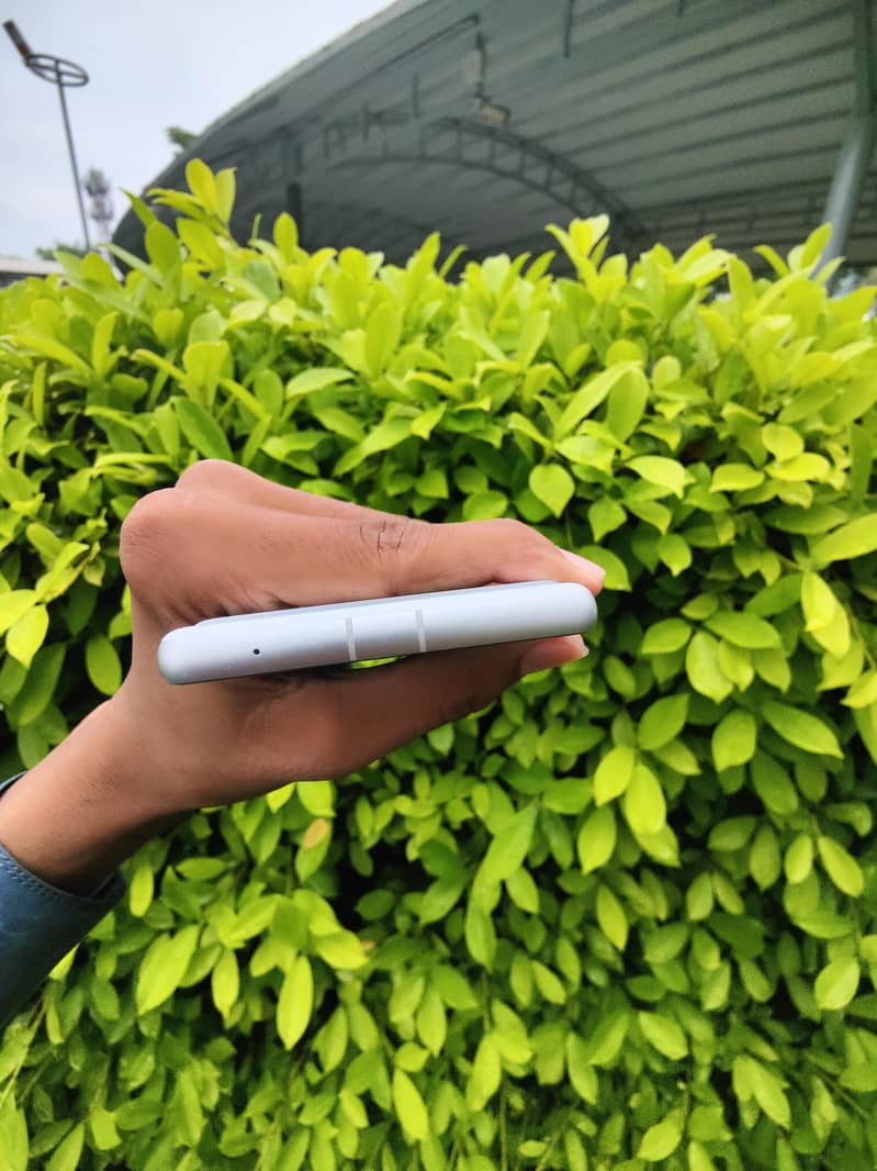 Google Pixel 7a 5