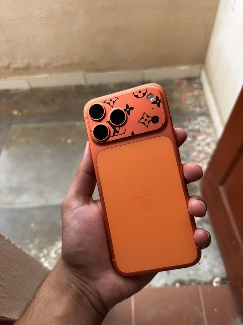 Apple iPhone 17 Pro Max 4